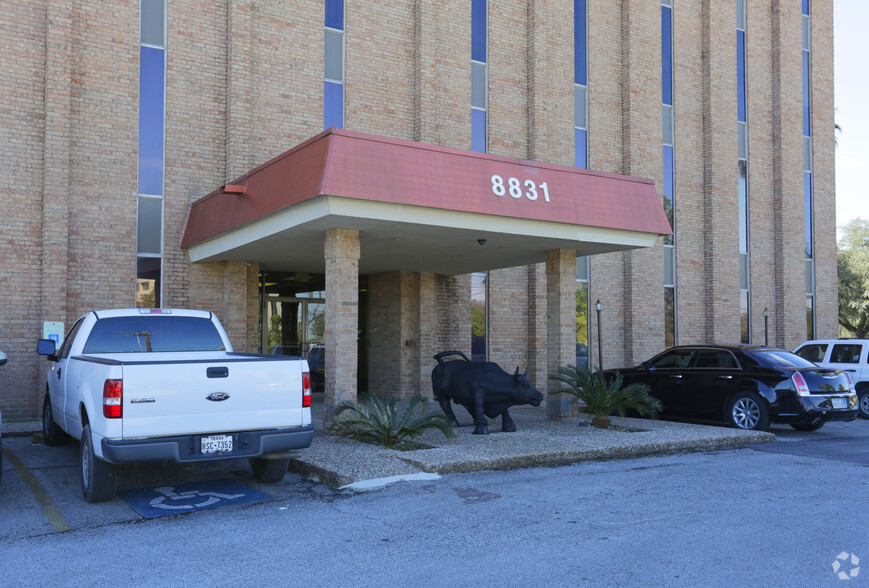 8831 Long Point Rd, Houston, TX for lease - Building Photo - Image 3 of 3