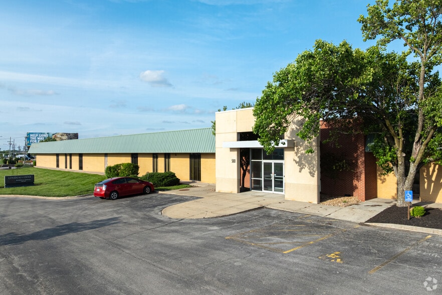 520-580 N Rogers Rd, Olathe, KS à louer - Photo du bâtiment - Image 2 de 20