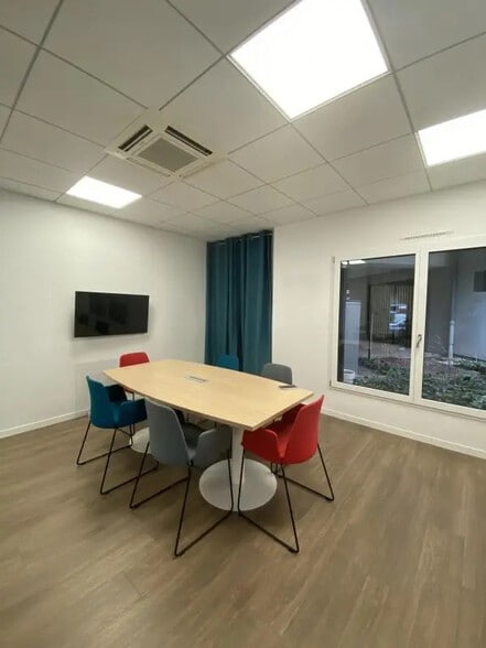 4 Bis Avenue Camille Rousset, Bron à vendre - Photo intérieure - Image 1 de 6