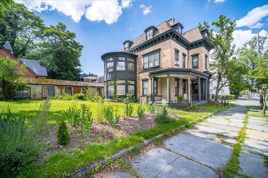 85 Grand St, Newburgh, NY à vendre - Photo du bâtiment - Image 2 de 15