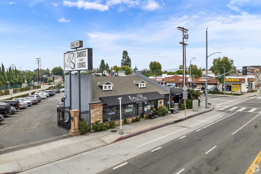 6000 Woodman Ave, Van Nuys, CA à louer - Photo du bâtiment - Image 2 de 14