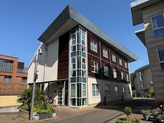 Plus de détails pour 17 Marina Pl, Kingston Upon Thames - Bureau à vendre