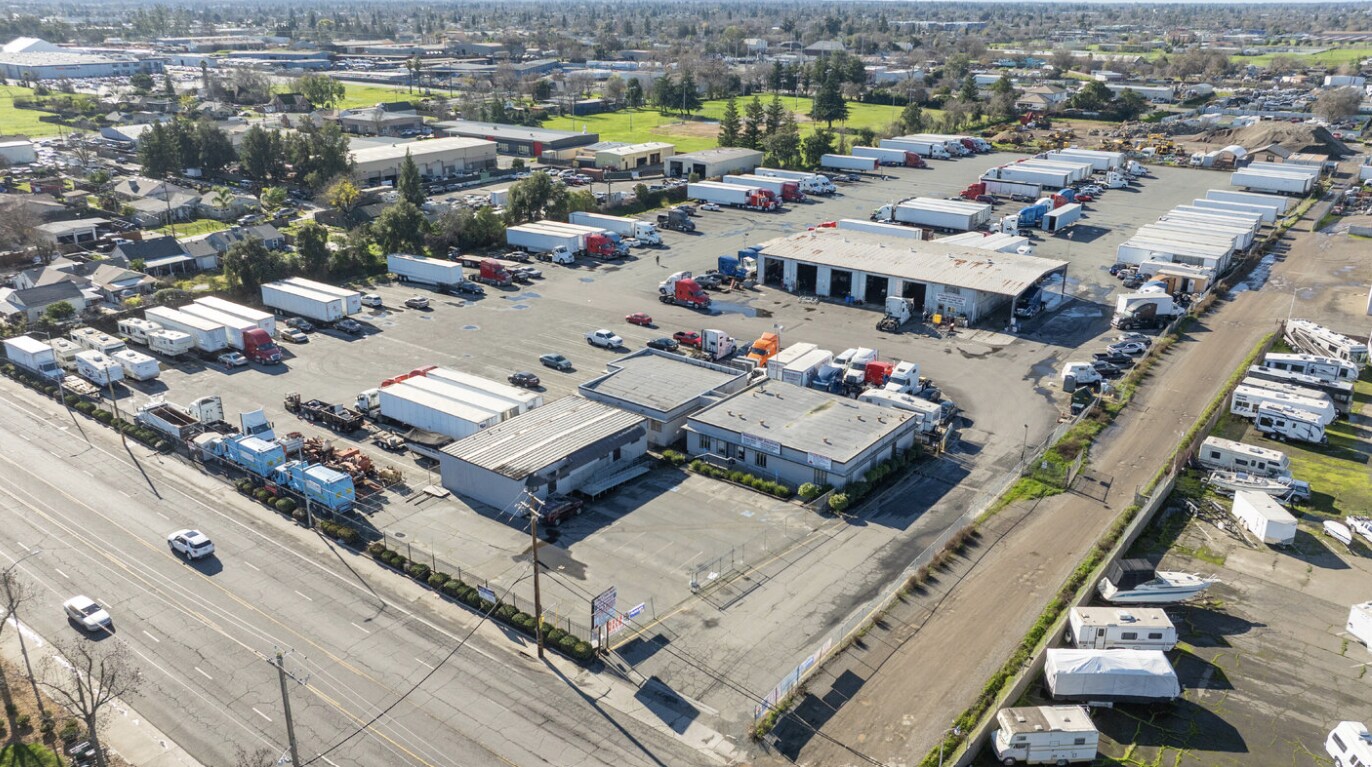 7080 Florin Perkins Rd, Sacramento, CA à louer Photo principale- Image 1 de 22