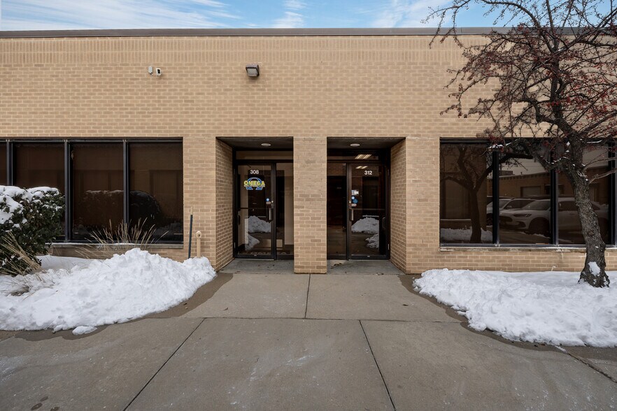 304 Howard Ave, Des Plaines, IL à vendre - Photo du bâtiment - Image 2 de 30