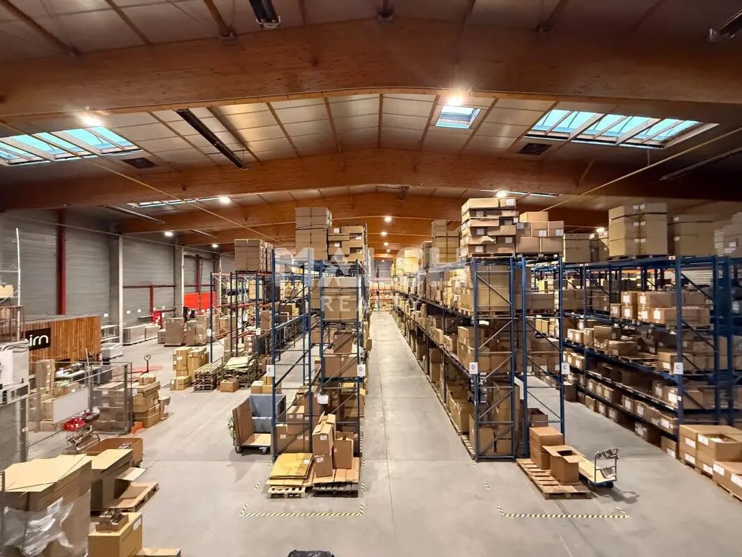 Office in Saint-André-de-Corcy for lease Interior Photo- Image 1 of 16