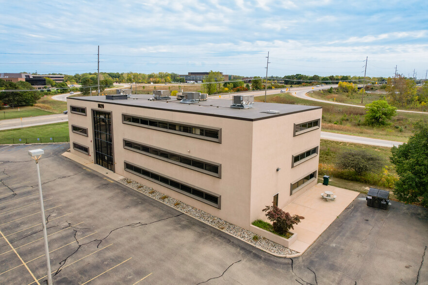 1020 S Creyts Rd, Lansing, MI for lease - Building Photo - Image 3 of 17