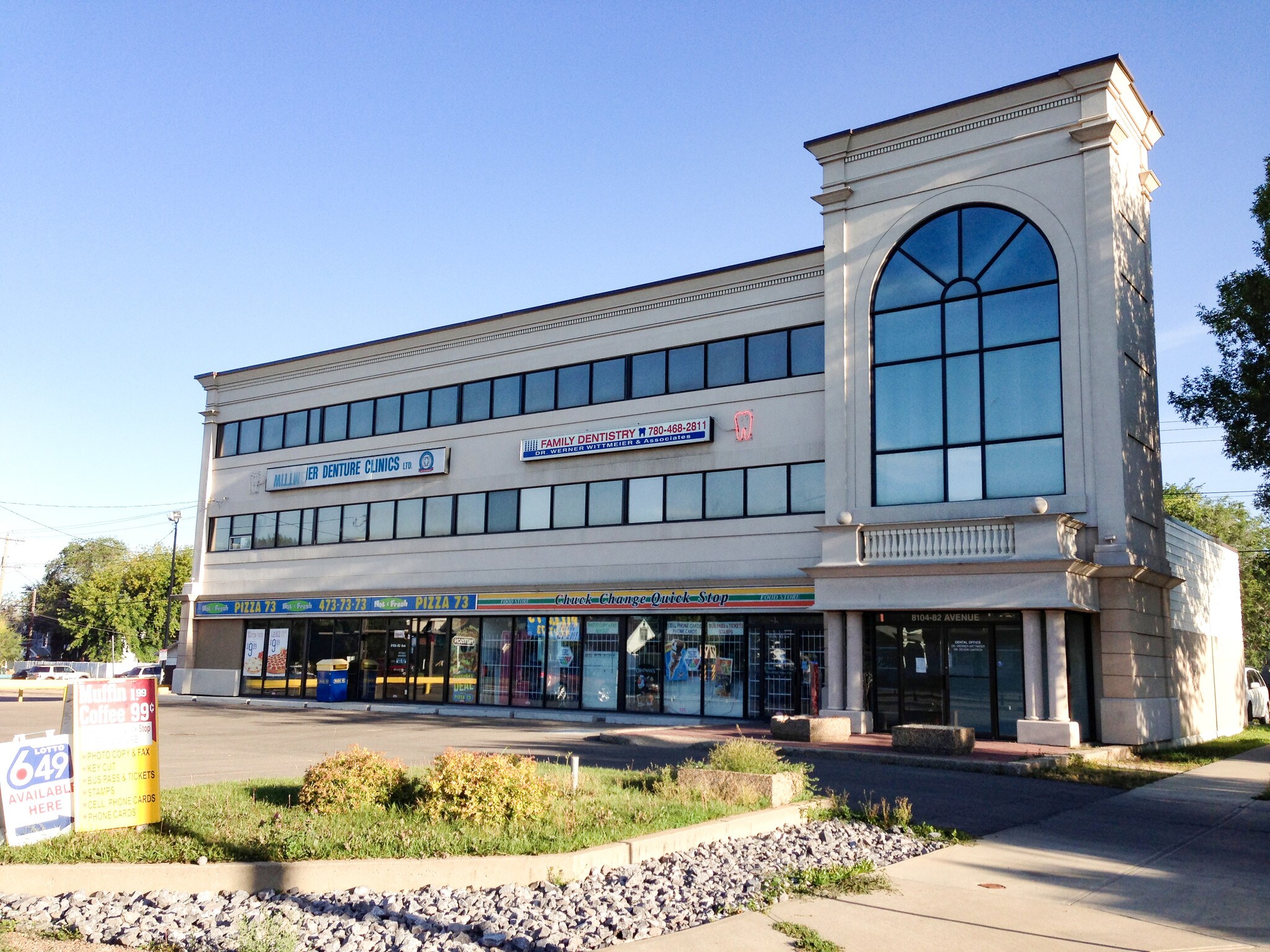 8104 82nd Ave NW, Edmonton, AB à louer Photo du bâtiment- Image 1 de 3