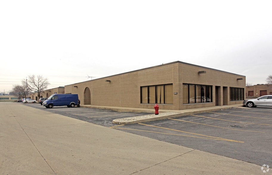 220-320 Howard Ave, Des Plaines, IL for sale - Building Photo - Image 3 of 43