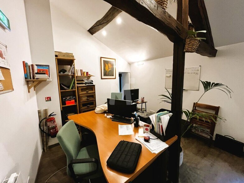 Office in Viry-Châtillon for lease - Building Photo - Image 1 of 9