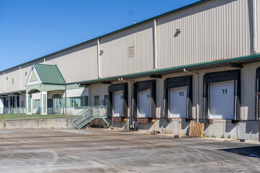 1005 Obici Industrial Blvd, Suffolk, VA à louer - Photo du bâtiment - Image 3 de 7