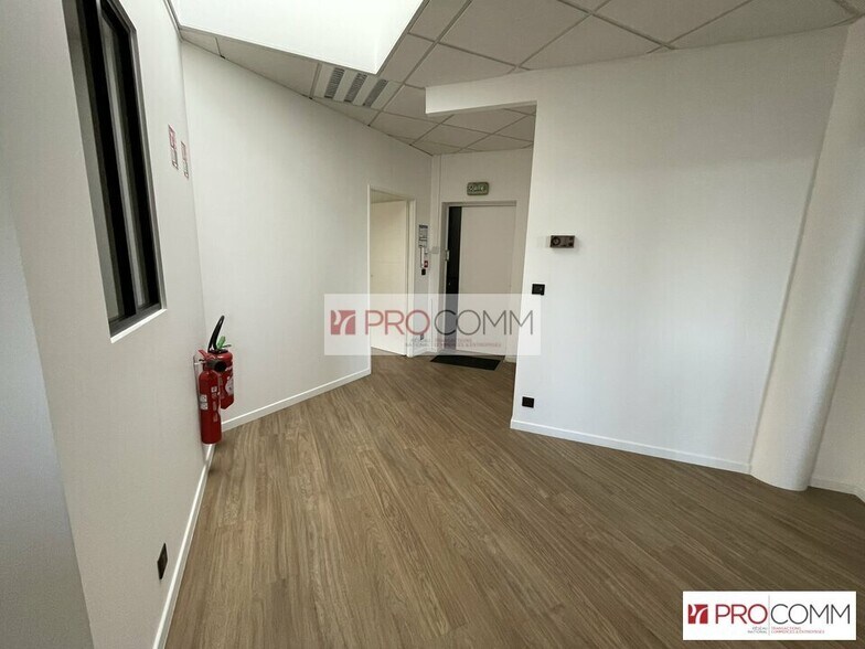 Office in Chartres for lease - Interior Photo - Image 3 of 12