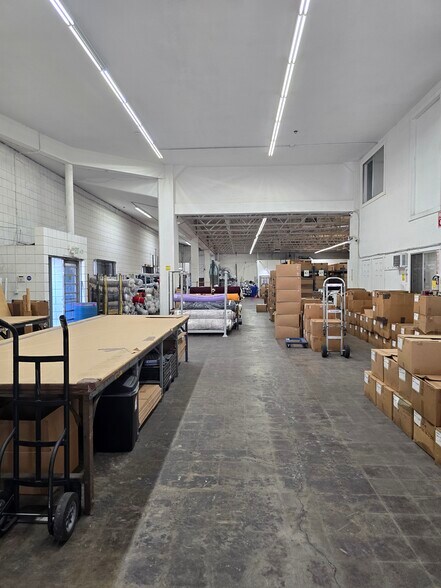 2560 E 56th St, Huntington Park, CA à louer - Photo du bâtiment - Image 3 de 9