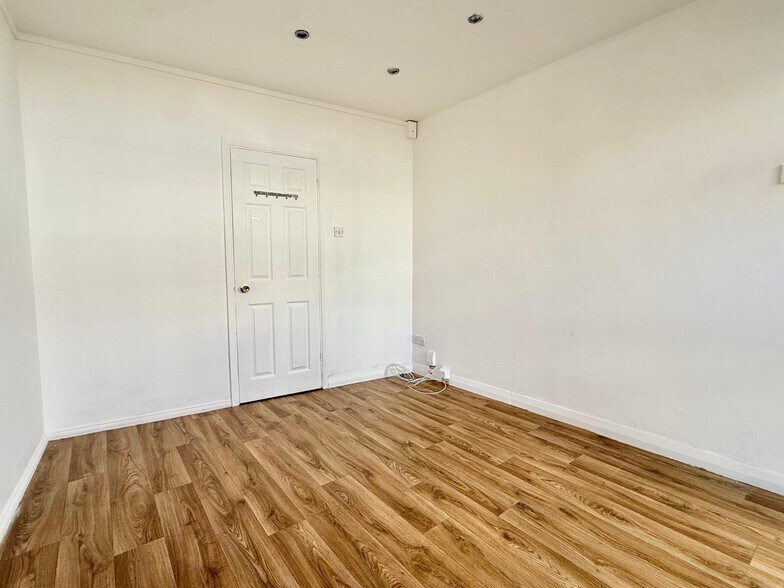 149 Hamlet Court Rd, Westcliff On Sea à louer - Photo du bâtiment - Image 3 de 4