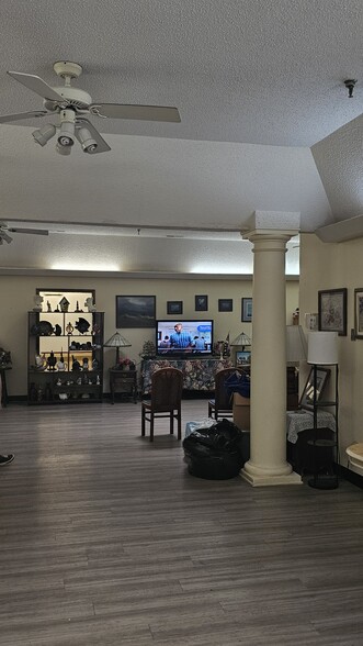 3736 Turnpike Rd, Portsmouth, VA for sale - Interior Photo - Image 2 of 4