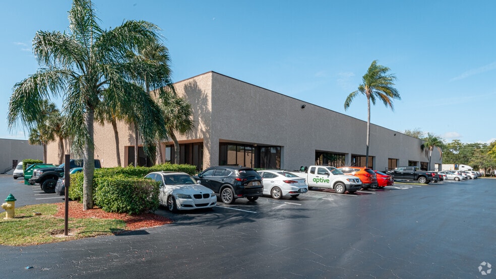 500-520 SW 12th Ave, Deerfield Beach, FL for lease - Building Photo - Image 1 of 7