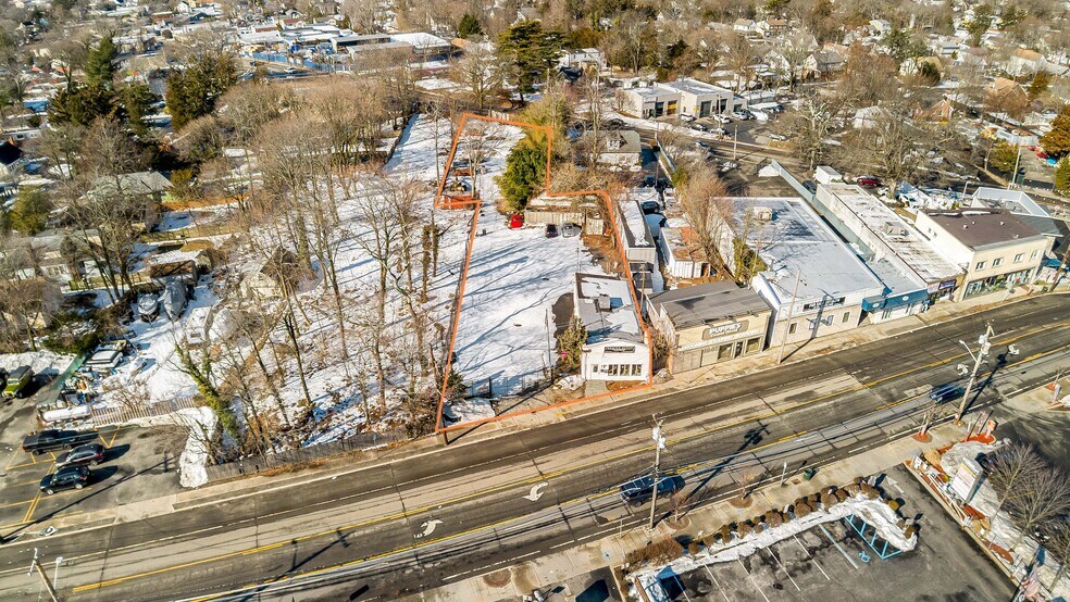 1849 New York Ave, Huntington Station, NY à vendre - Photo du bâtiment - Image 2 de 9