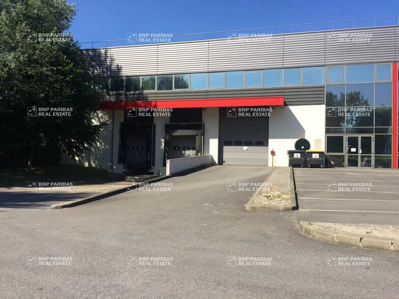 Office in Saint-Thibault-des-Vignes for lease - Building Photo - Image 1 of 6
