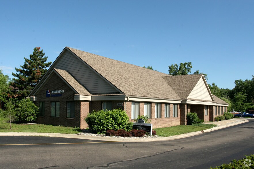 790 W Lake Lansing Rd, East Lansing, MI for lease - Building Photo - Image 1 of 3