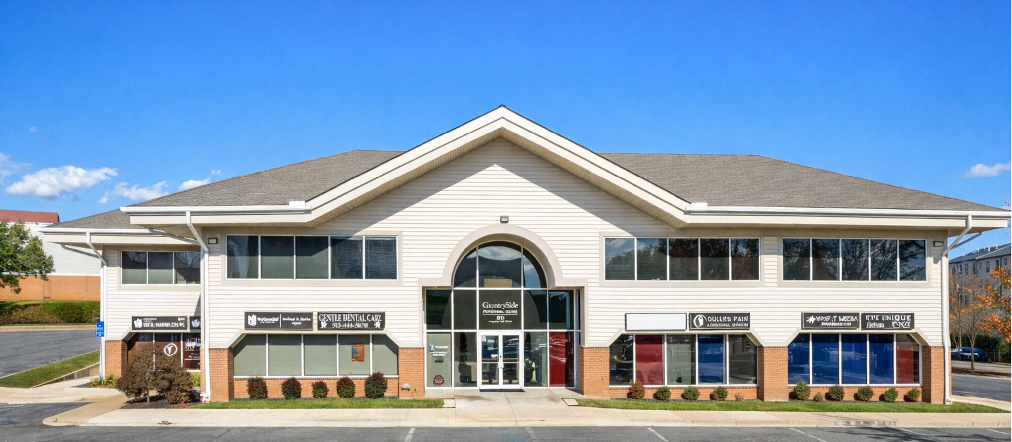 20 Pidgeon Hill Dr, Sterling, VA à louer Photo du bâtiment- Image 1 de 7