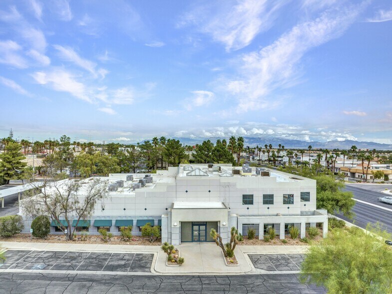 2727 S Rainbow Blvd, Las Vegas, NV à vendre - Photo du bâtiment - Image 2 de 15