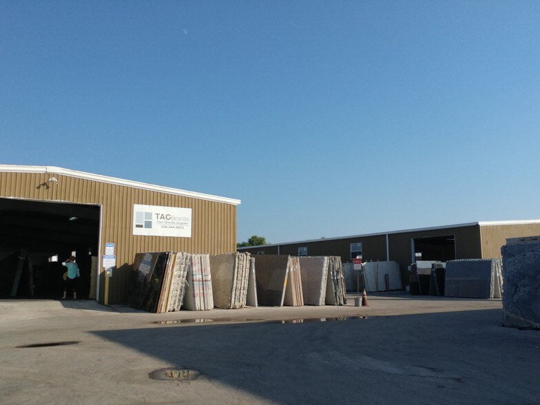 4605 Fowler St, Fort Myers, FL à vendre - Photo principale - Image 1 de 9