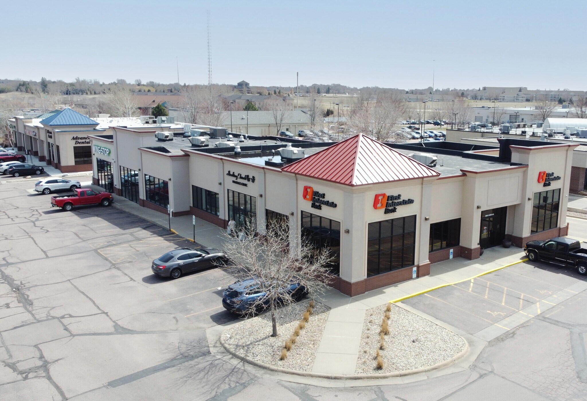 The Shoppes at 57th & Louise portefeuille de 2 propriétés à vendre sur LoopNet.ca Photo du bâtiment- Image 1 de 5