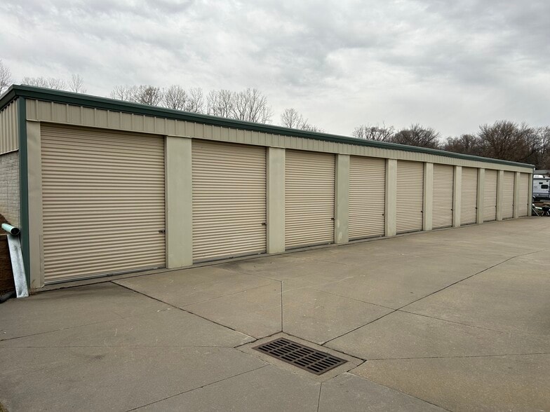 8706 S 9th St, Bellevue, NE for lease - Building Photo - Image 1 of 7