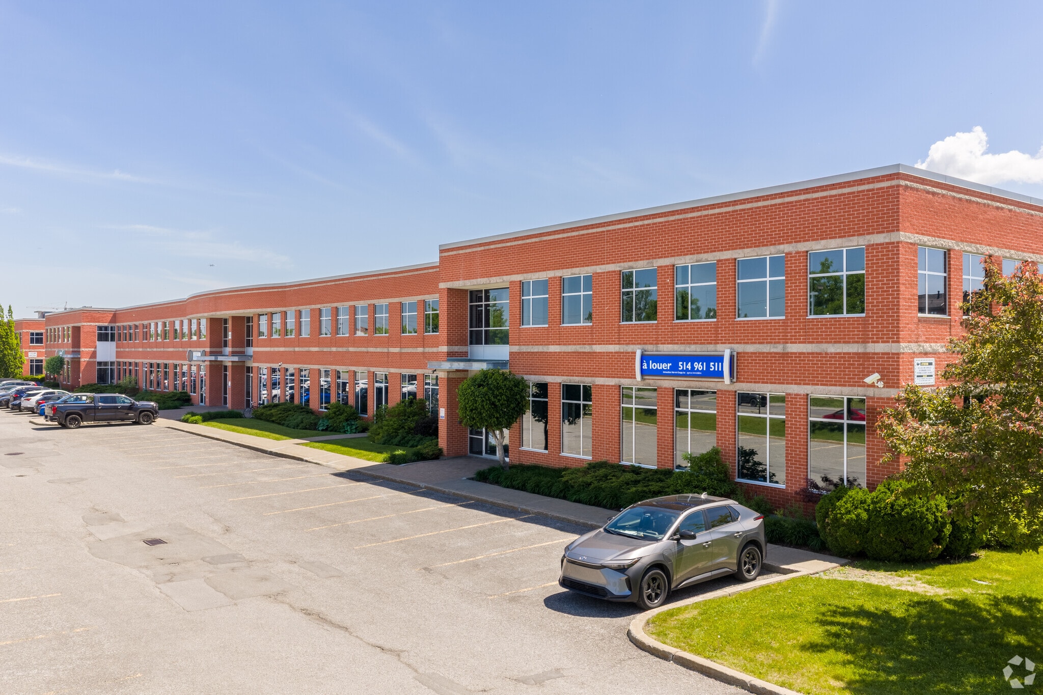 5896-5932 Boul Henri-Bourassa O, Montréal, QC for lease Primary Photo- Image 1 of 6
