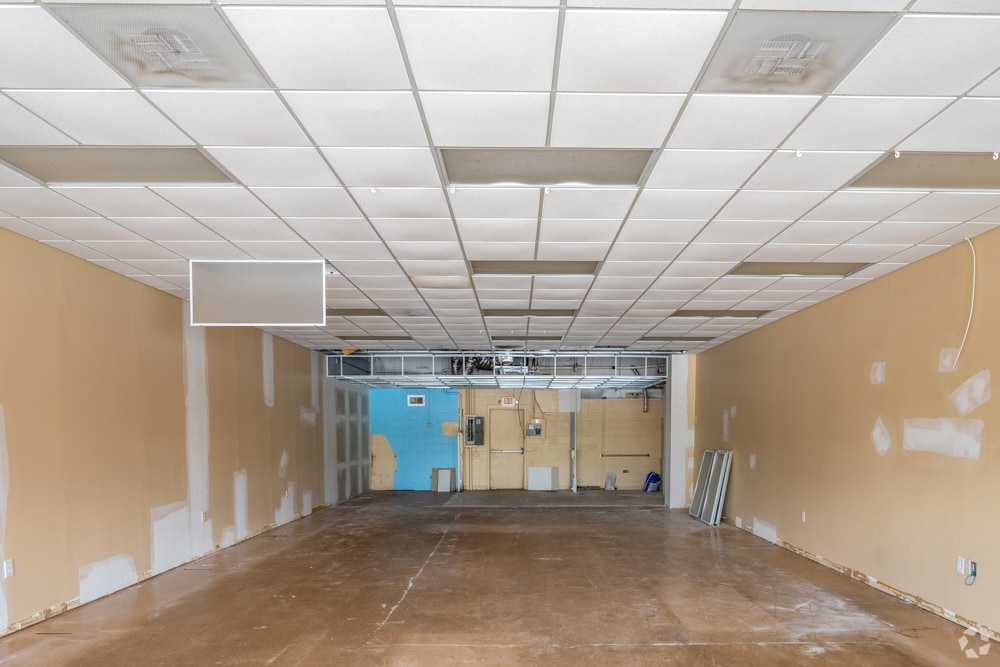 7702-7760 Spalding Dr, Norcross, GA à louer Photo intérieure- Image 1 de 2