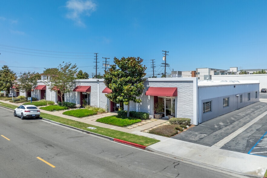 868-882 W 16th St, Newport Beach, CA for lease - Primary Photo - Image 1 of 8