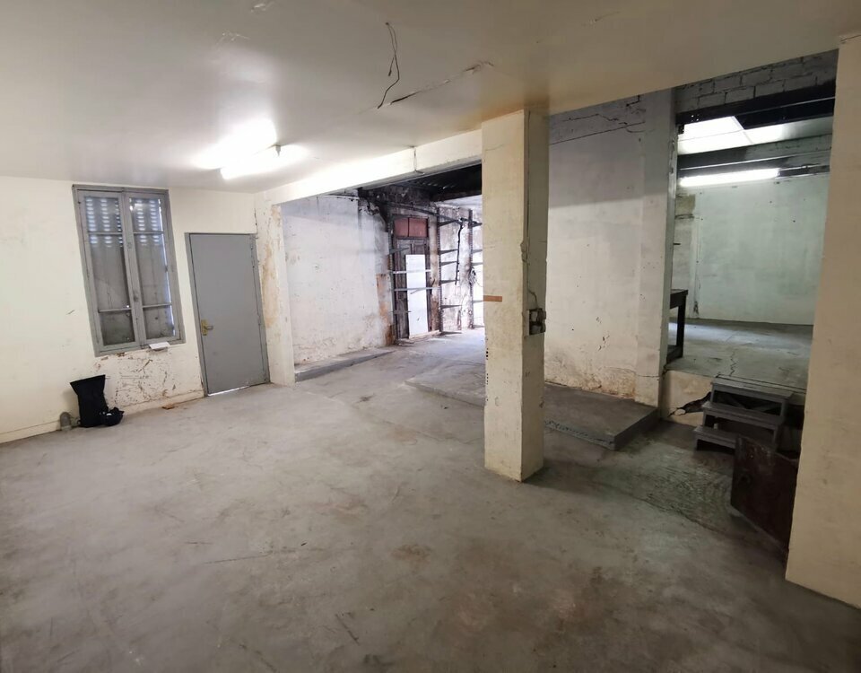 Industrial in Paris for lease Building Photo- Image 1 of 7