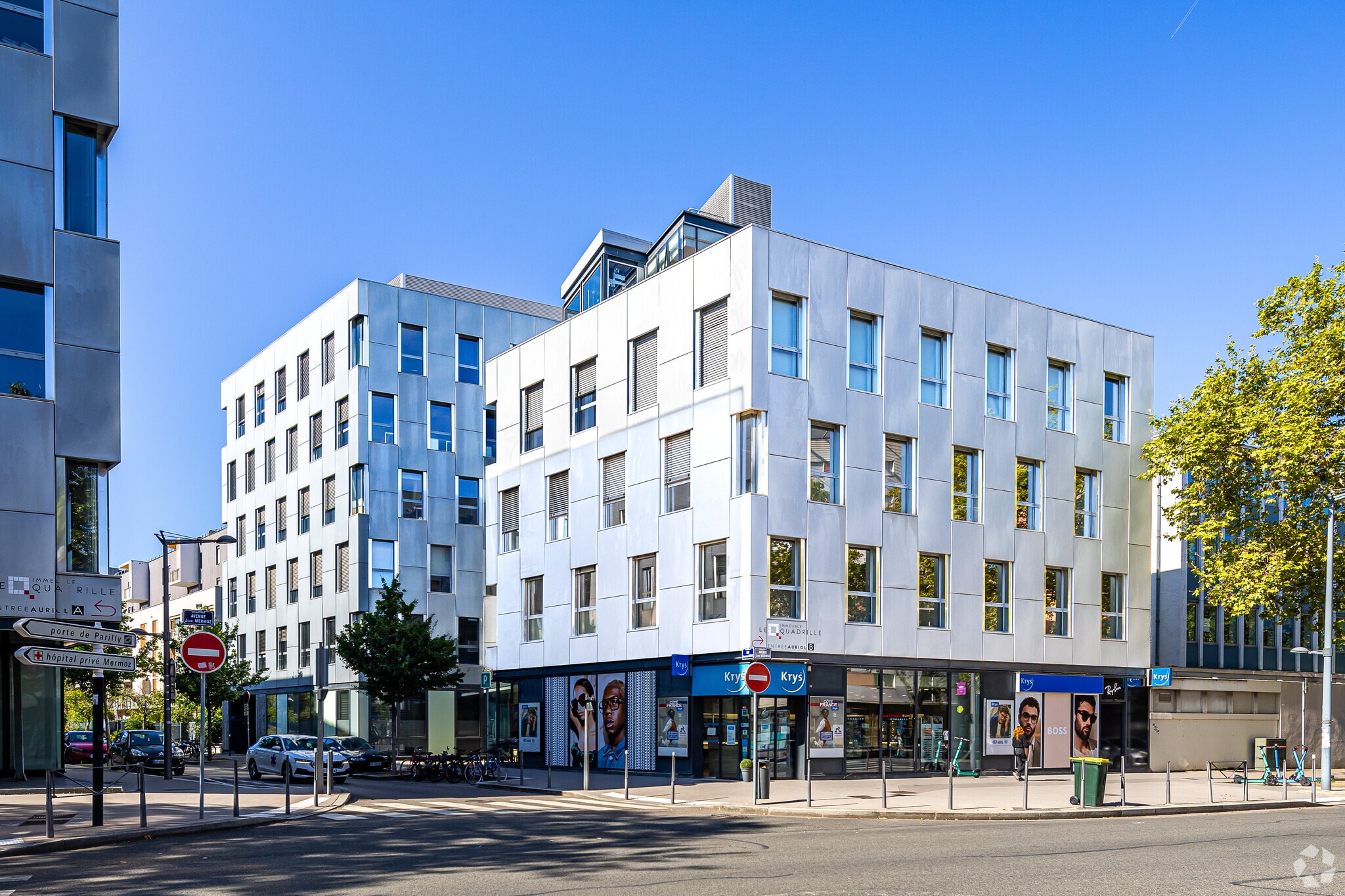 Immeuble Le Quadrille 18 Rue Jacqueline Auriol, 8E, Lyon for lease Primary Photo- Image 1 of 4