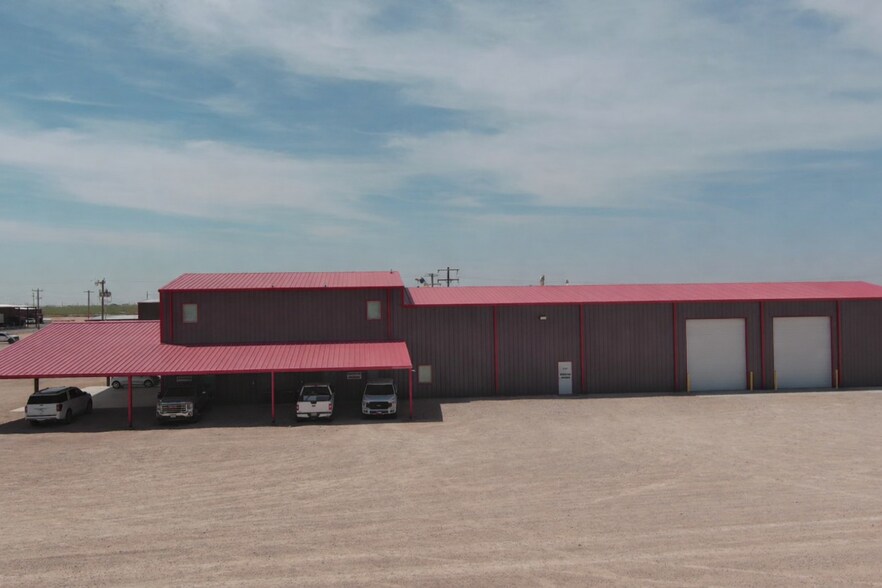 8211 E County Road 62, Midland, TX à vendre - Photo du bâtiment - Image 3 de 84