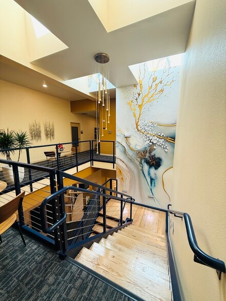 223 Commercial St NE, Salem, OR for lease - Building Photo - Image 2 of 36