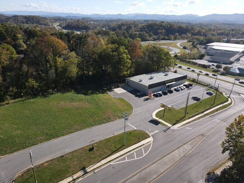 100 E Highland Rd, Johnson City, TN à vendre - Photo du bâtiment - Image 2 de 17