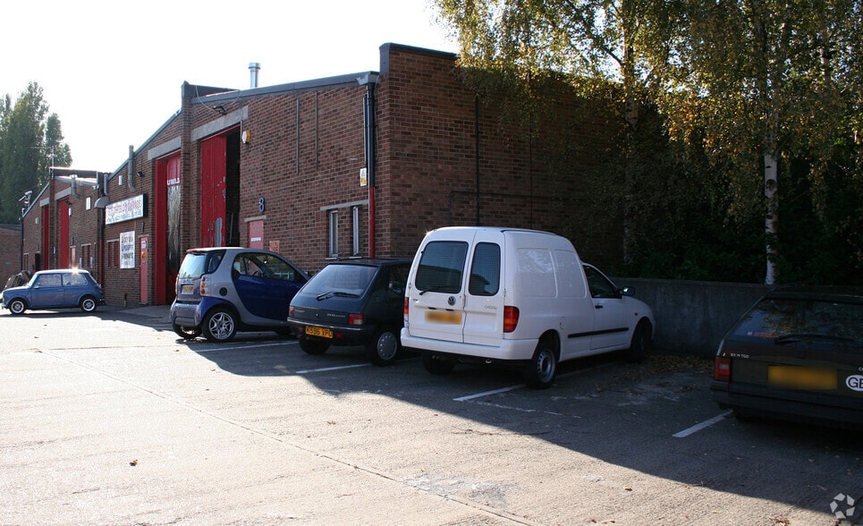 Glenville Mews, London for lease - Building Photo - Image 2 of 16