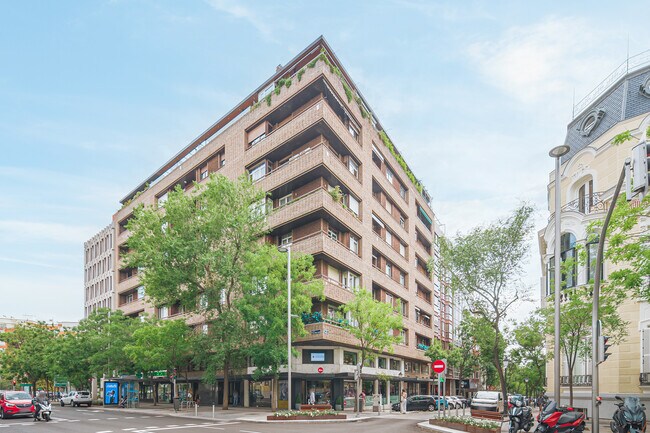 Plus de détails pour Calle de José Ortega y Gasset, 34, Madrid - Commerce de détail à louer