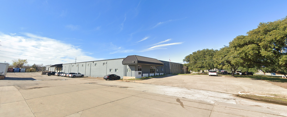 8221 Chancellor Row, Dallas, TX for lease - Building Photo - Image 1 of 18