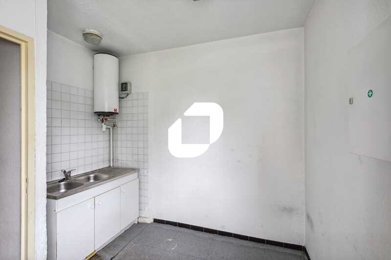 Flex in Palaiseau for lease - Interior Photo - Image 3 of 13