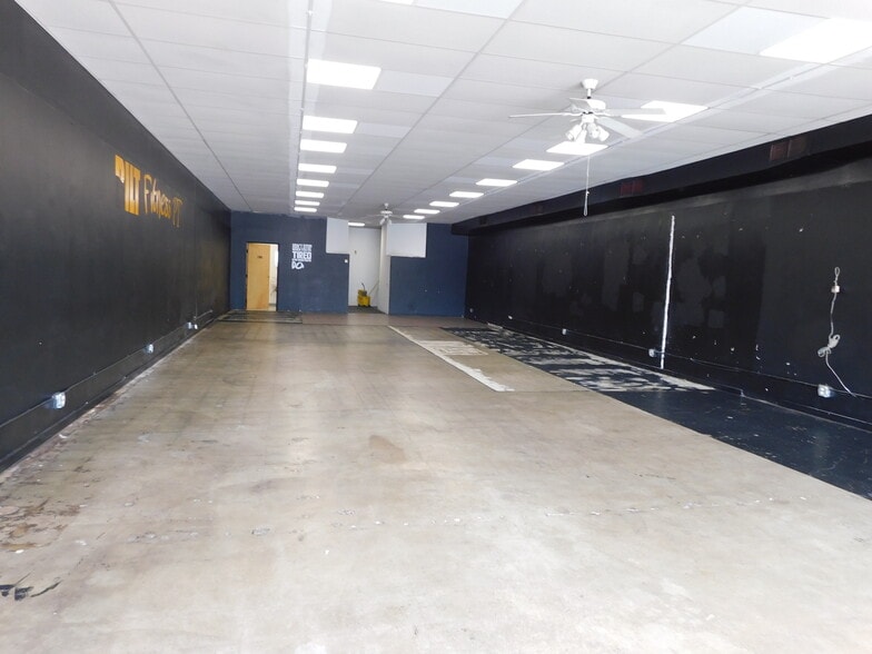 318-330 Republic Ave, Joliet, IL for lease - Interior Photo - Image 3 of 4