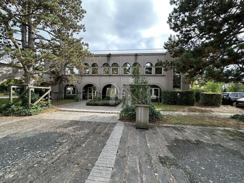 Rue Jean Rostand, Orsay à louer - Photo du bâtiment - Image 2 de 8