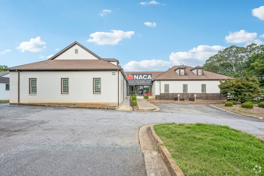 3690 N Peachtree Rd, Atlanta, GA à louer - Photo du bâtiment - Image 1 de 25