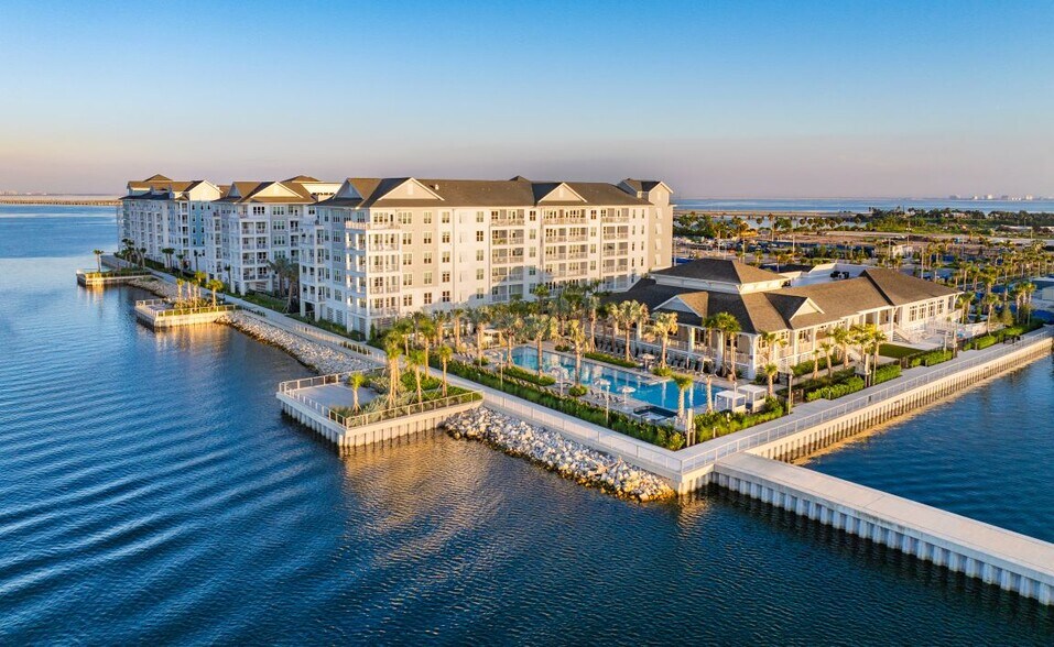 5440 W Tyson Ave, Tampa, FL à louer - Photo du bâtiment - Image 3 de 7