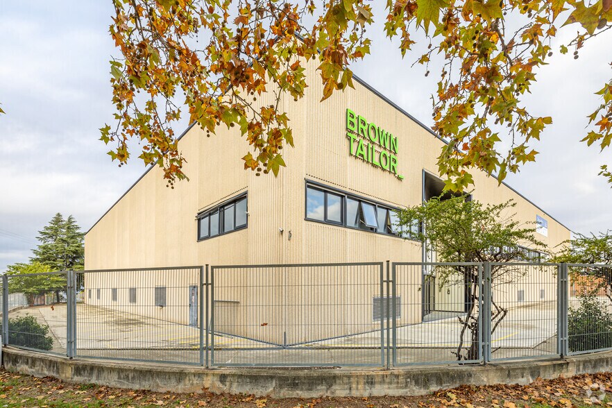 Carrer de Ramon Farguell, 51-53, Manresa, Barcelona for sale - Building Photo - Image 1 of 7