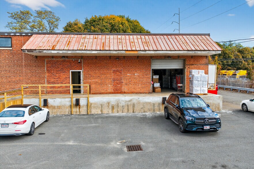 570 Revere Beach Pky, Revere, MA à vendre - Photo du bâtiment - Image 3 de 8