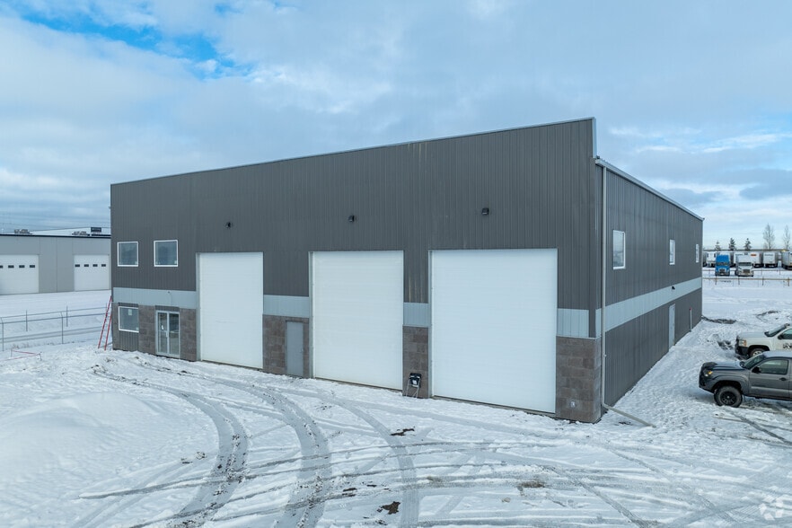 Garden Rd NE, Calgary, AB for sale - Primary Photo - Image 1 of 1