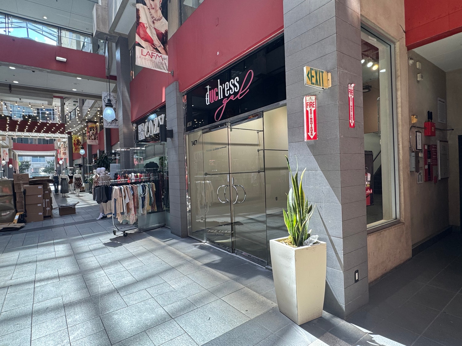 800 E 12th St, Los Angeles, CA for lease Interior Photo- Image 1 of 20