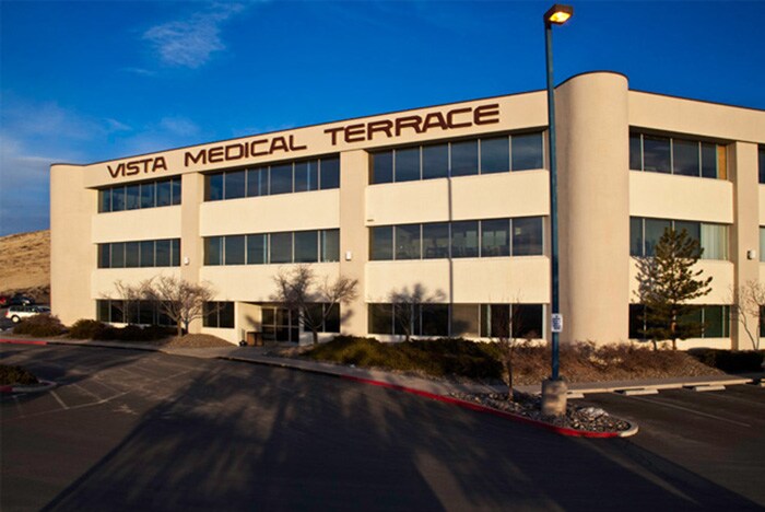 2345 E Prater Way, Sparks, NV à louer - Photo du bâtiment - Image 2 de 3