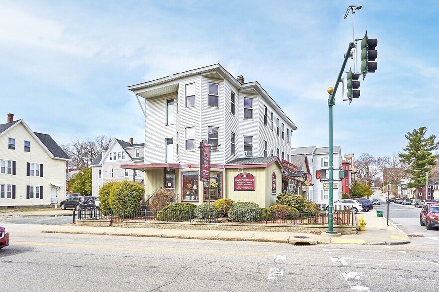 142 Highland St, Worcester, MA à louer - Photo du bâtiment - Image 2 de 14