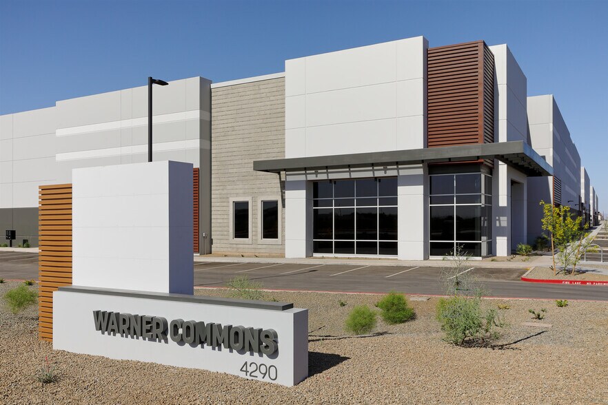 4230 E Warner Rd, Gilbert, AZ à louer - Photo du bâtiment - Image 3 de 5